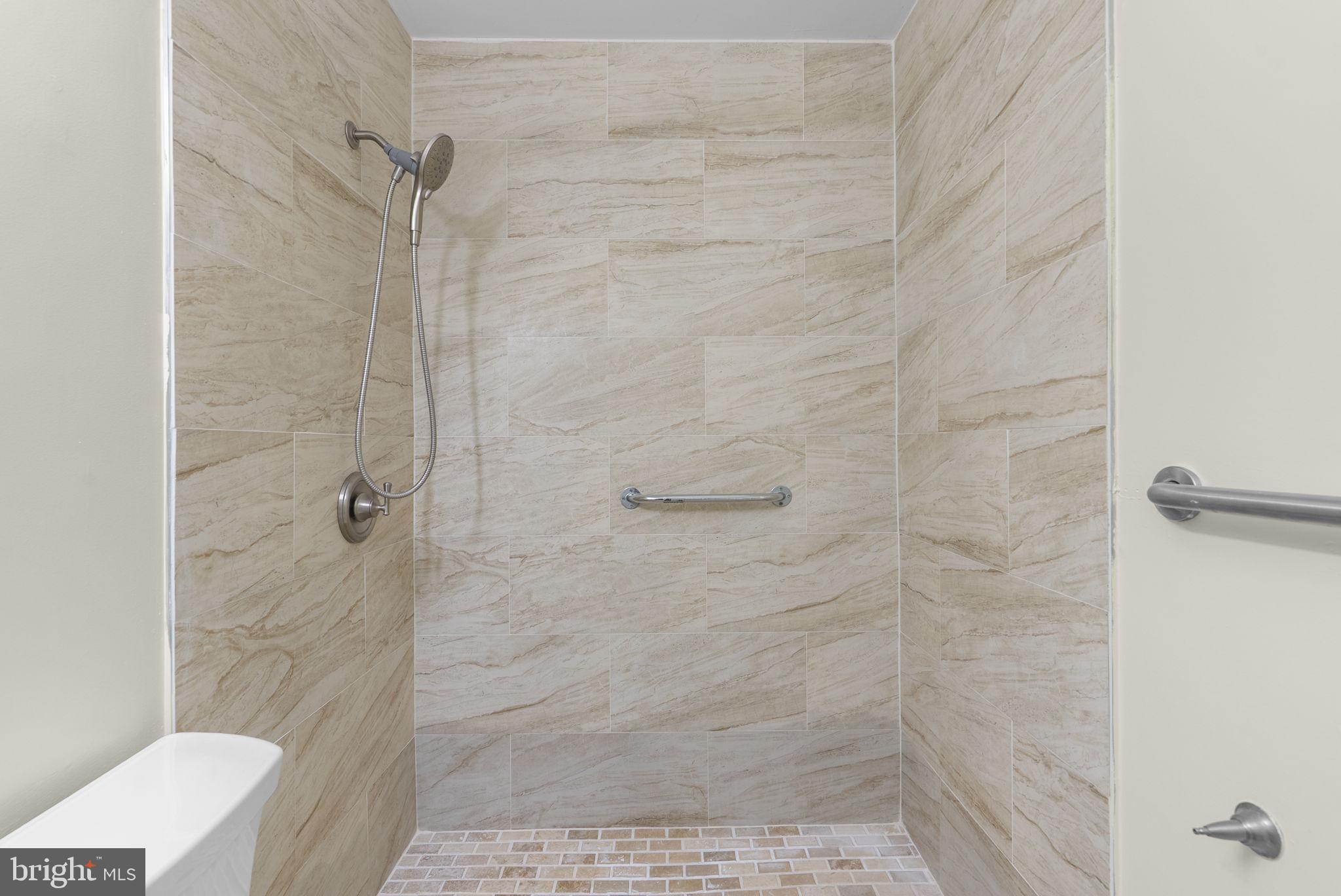 WHITE HALL - Residential