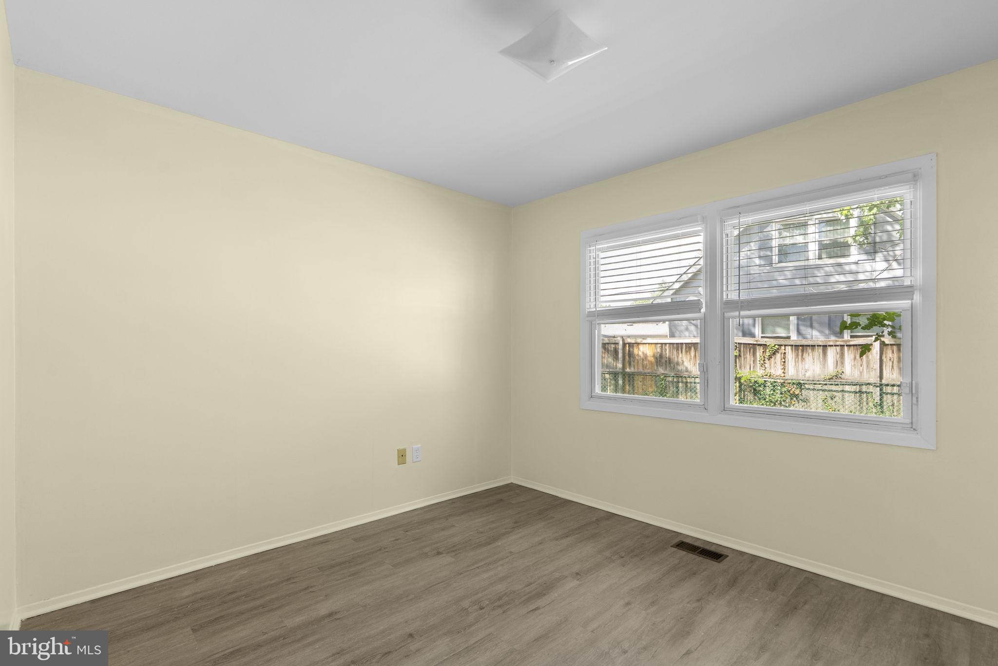 WHITE HALL - Residential