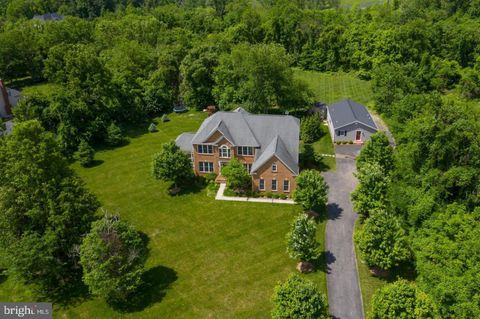 17301 ROUNDMONT PLACE ROUND HILL VA 20141