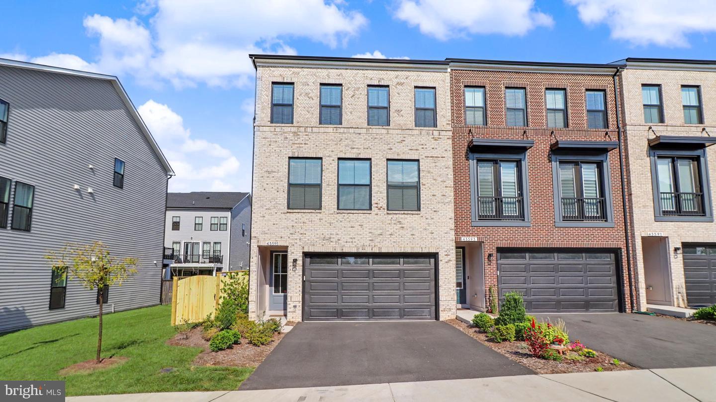 43595 FARRINGDON SQUARE