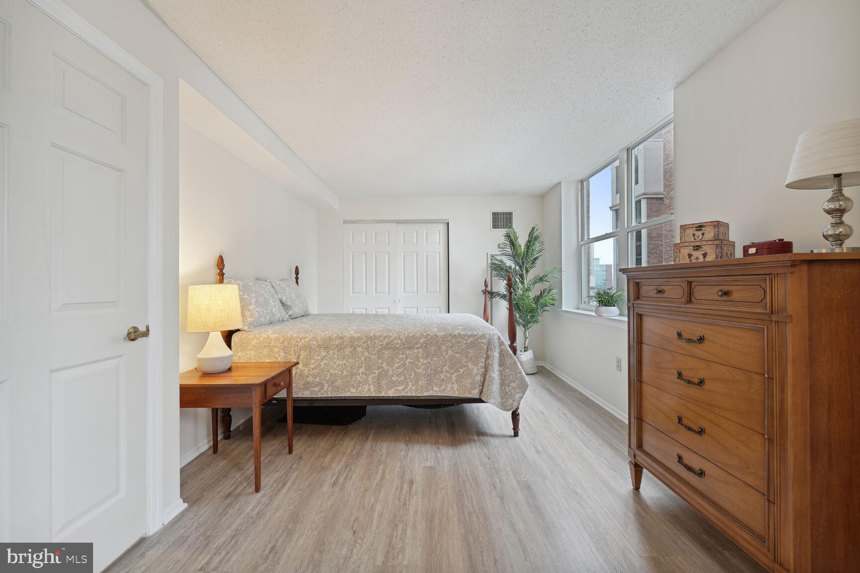 THE JEFFERSON - SUNRISE SENIOR LIVING - Residential