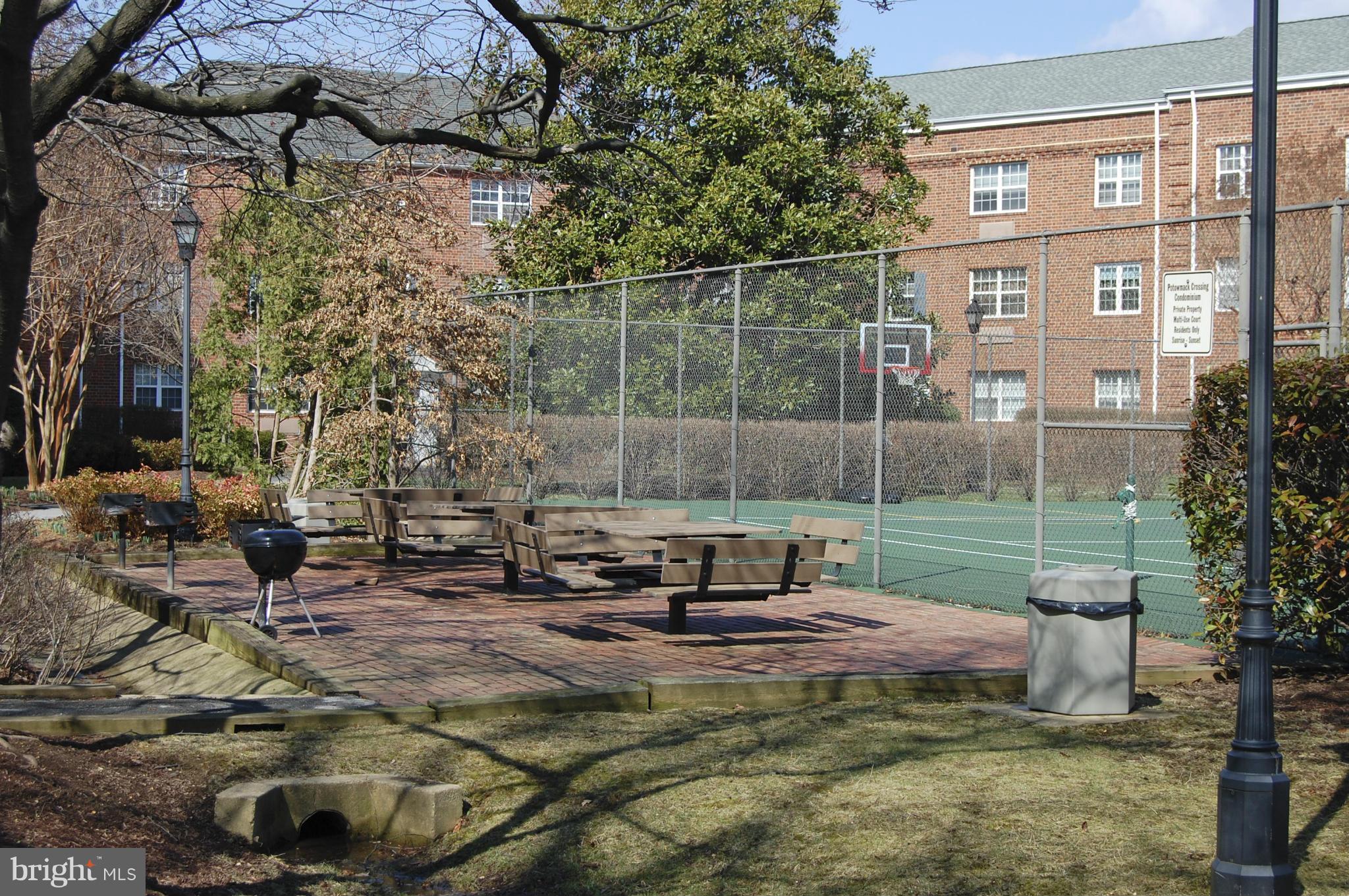 POTOWMACK CROSSING - Residential