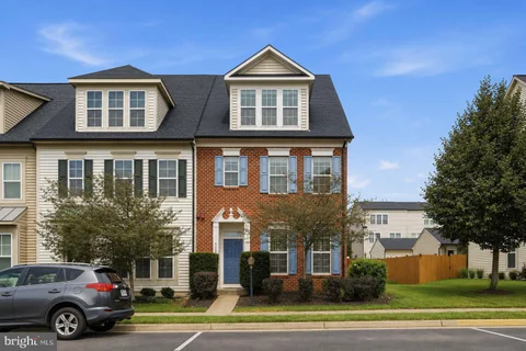 9320 Alvyn Lake Circle, Bristow, VA MLS: VAPW2123432