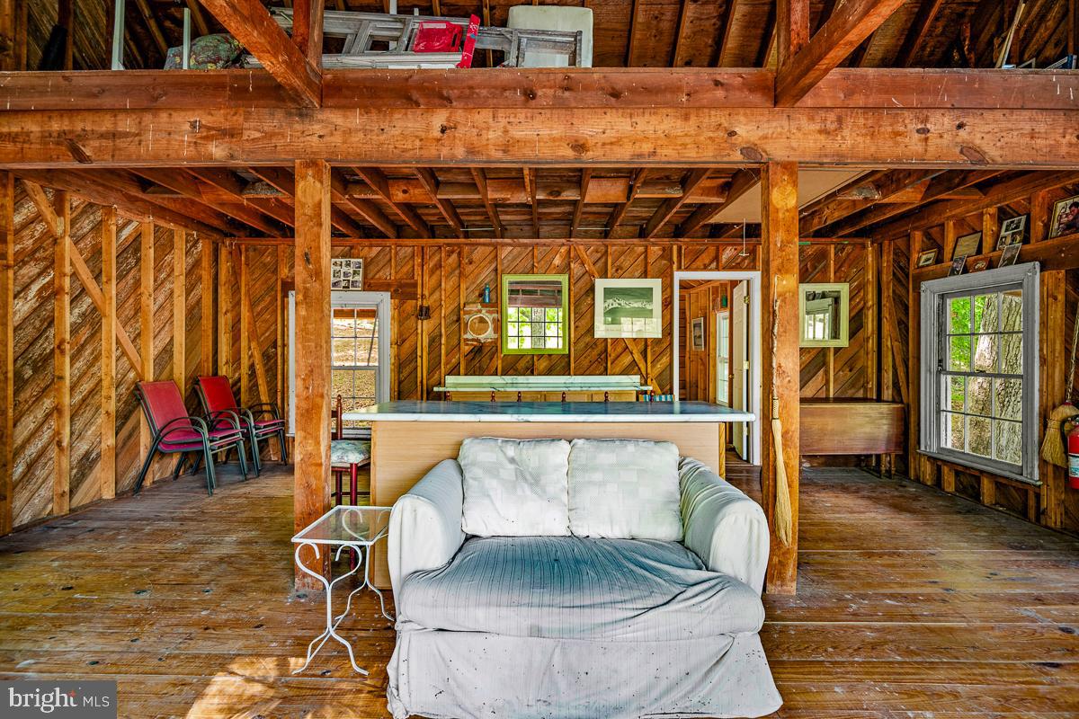 BUCKINGHAM COUNTY - Land