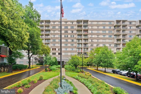 Condo For Sale - 4977 Battery Lane #1-711<br/> Montgomery County, BETHESDA, MD 20814