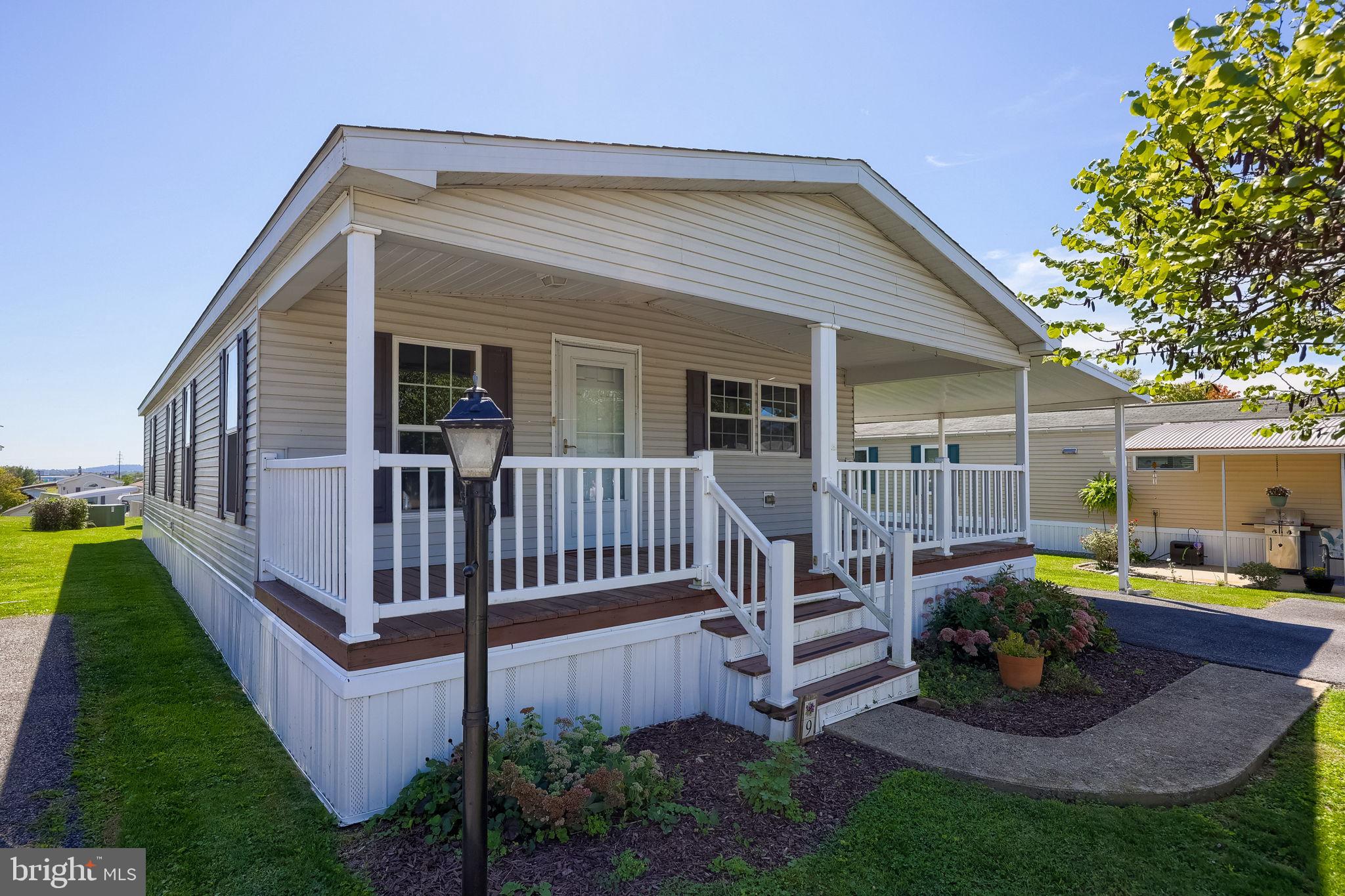 9 RIDGEWOOD MANOR