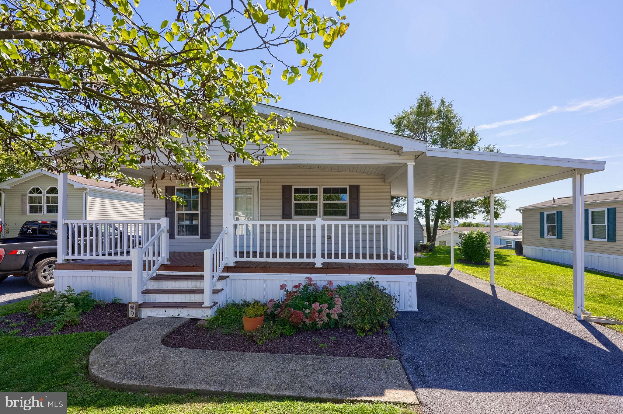 9 RIDGEWOOD MANOR