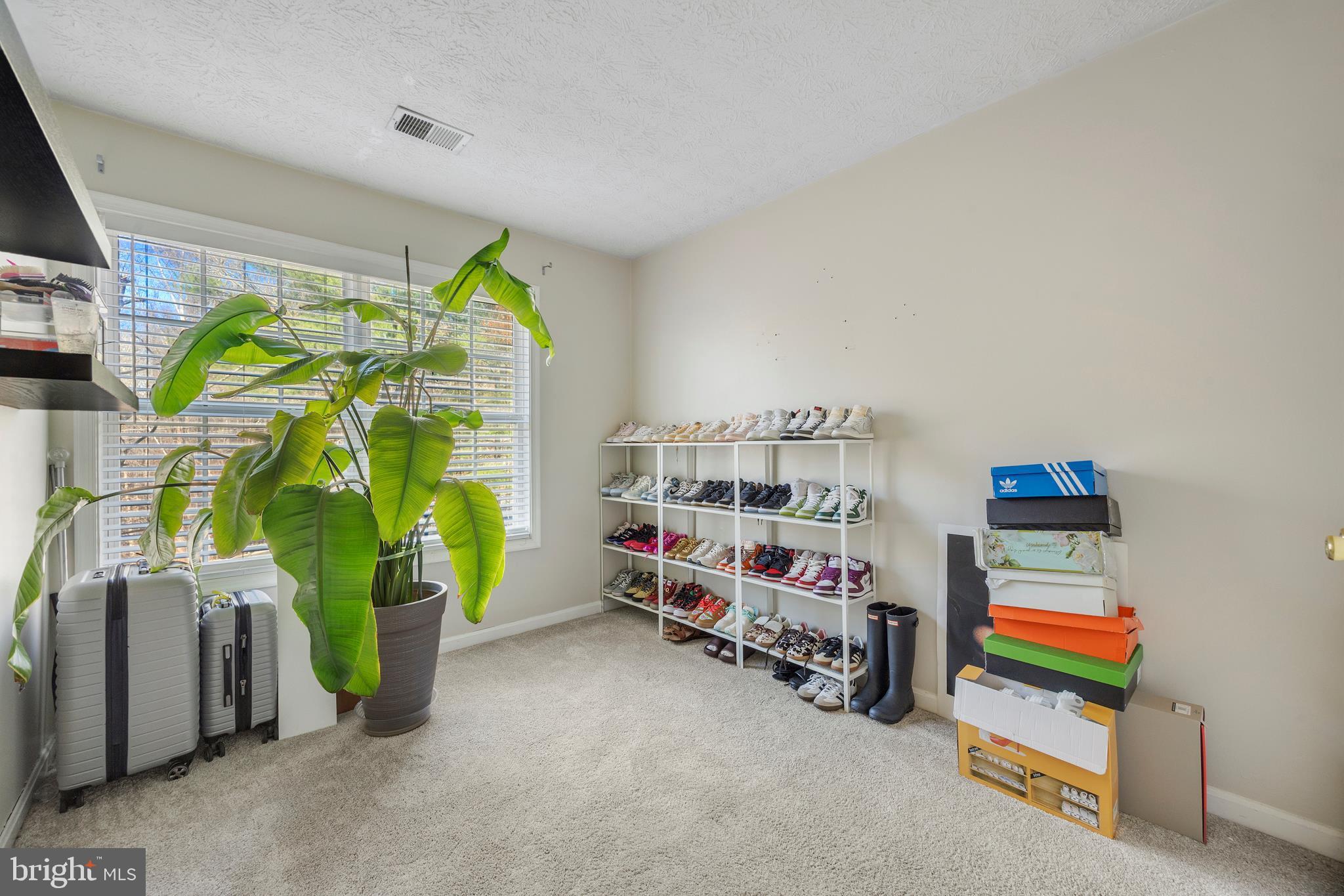 EAST BONIWOOD - Residential Lease