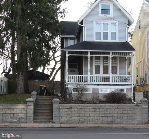 32 W PENN AVENUE WERNERSVILLE PA 19565