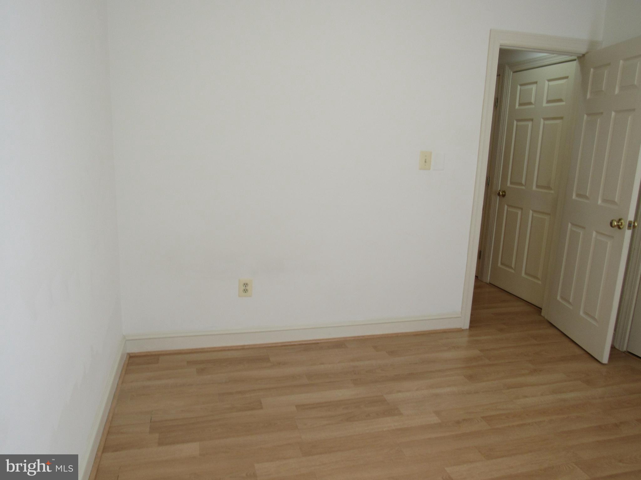 COLONIAL SQUARE - Residential Lease