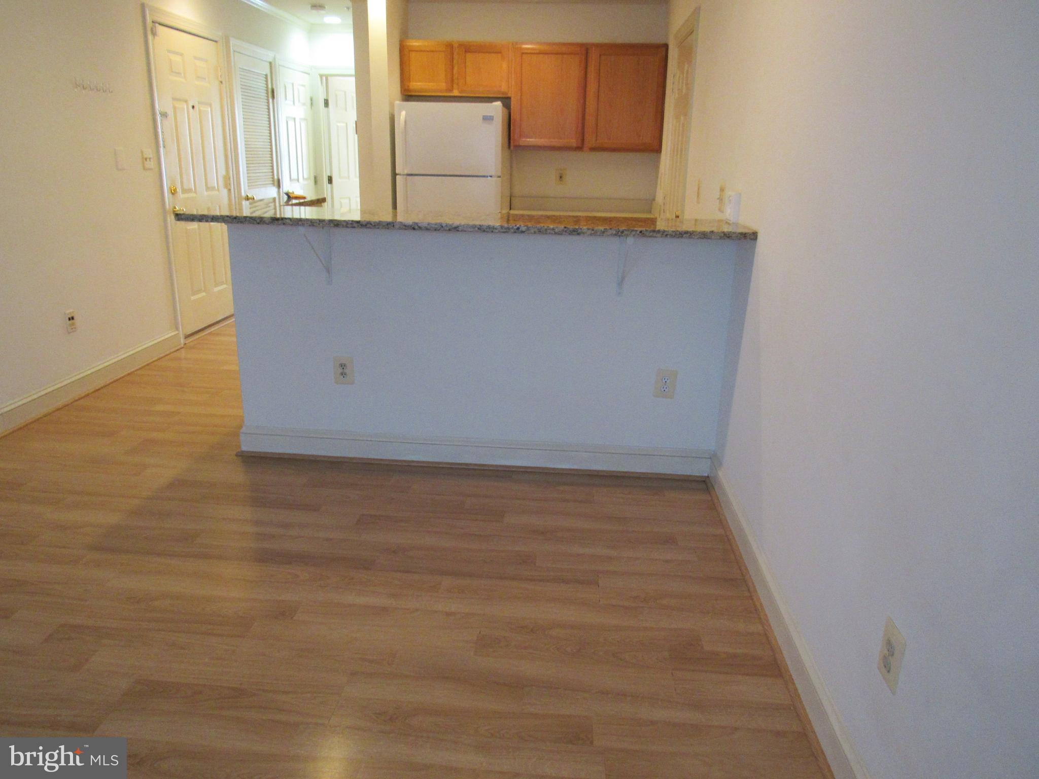 COLONIAL SQUARE - Residential Lease