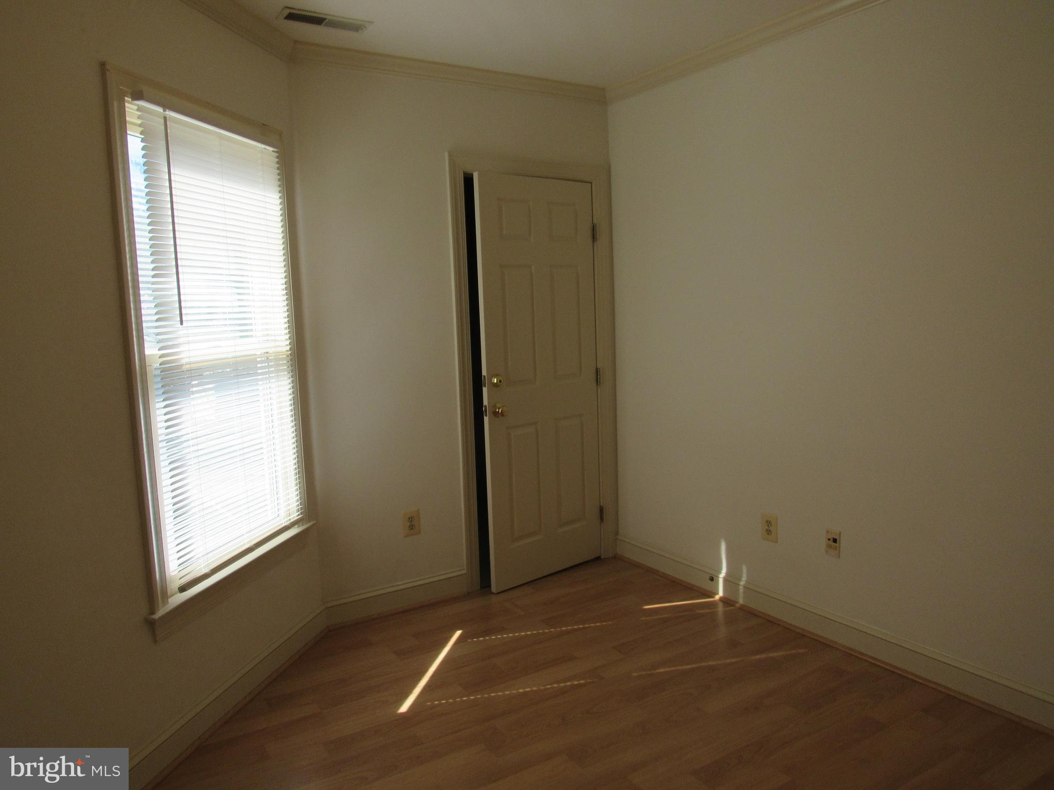 COLONIAL SQUARE - Residential Lease