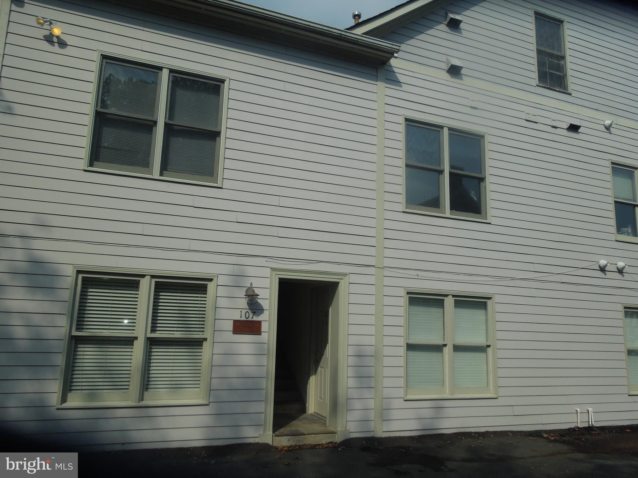 COLONIAL SQUARE - Residential Lease