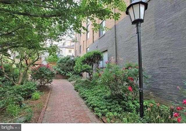 1110 LOMBARD STREET 16