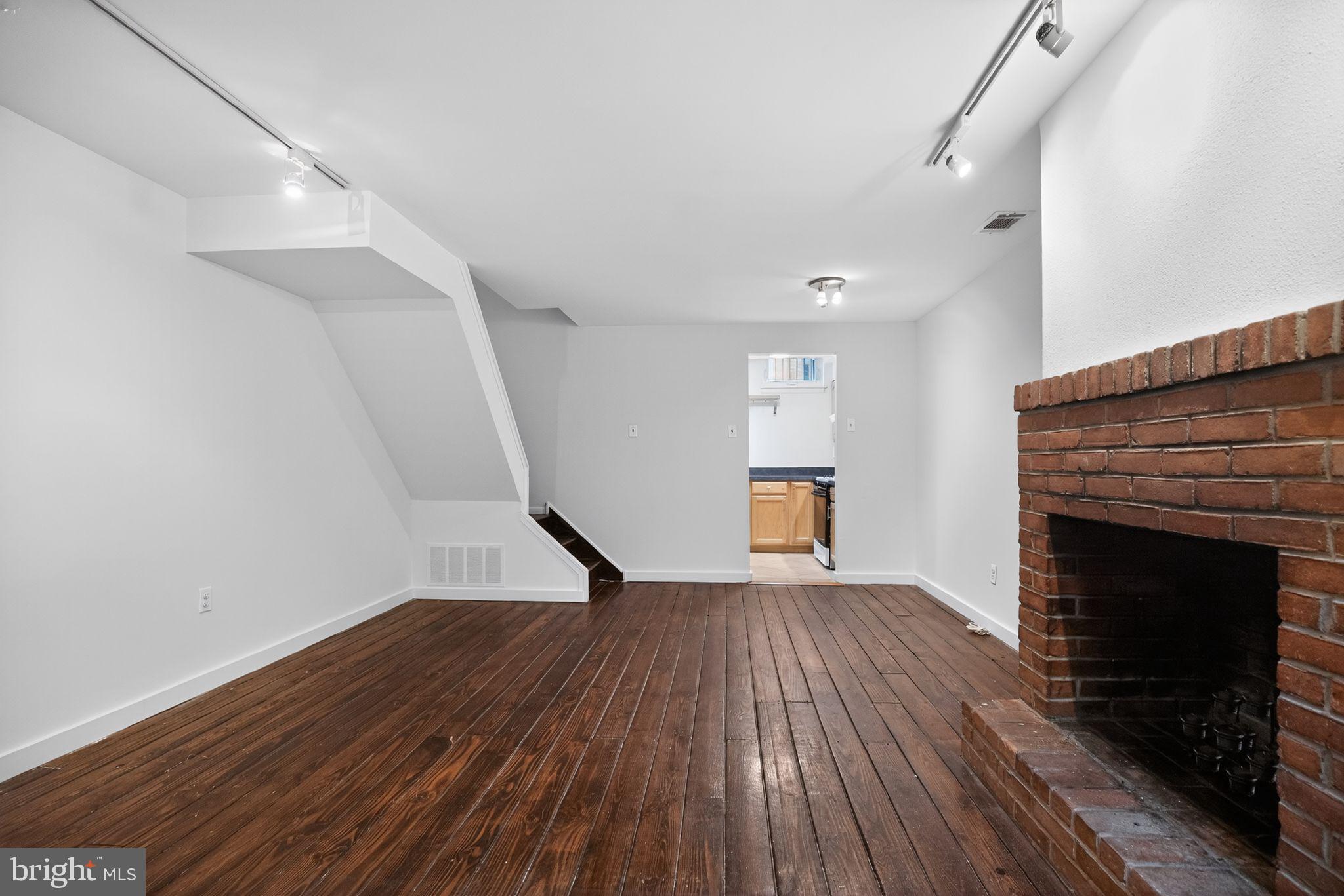 1110 LOMBARD STREET 16