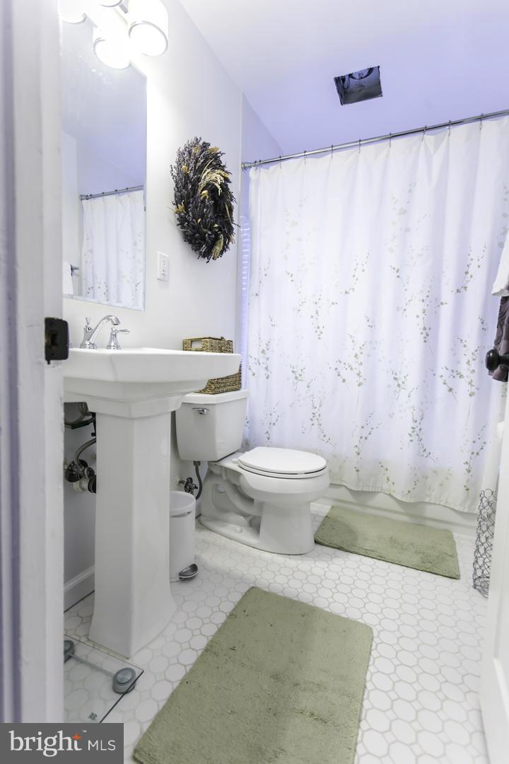 FREDERICK COURTS - Residential