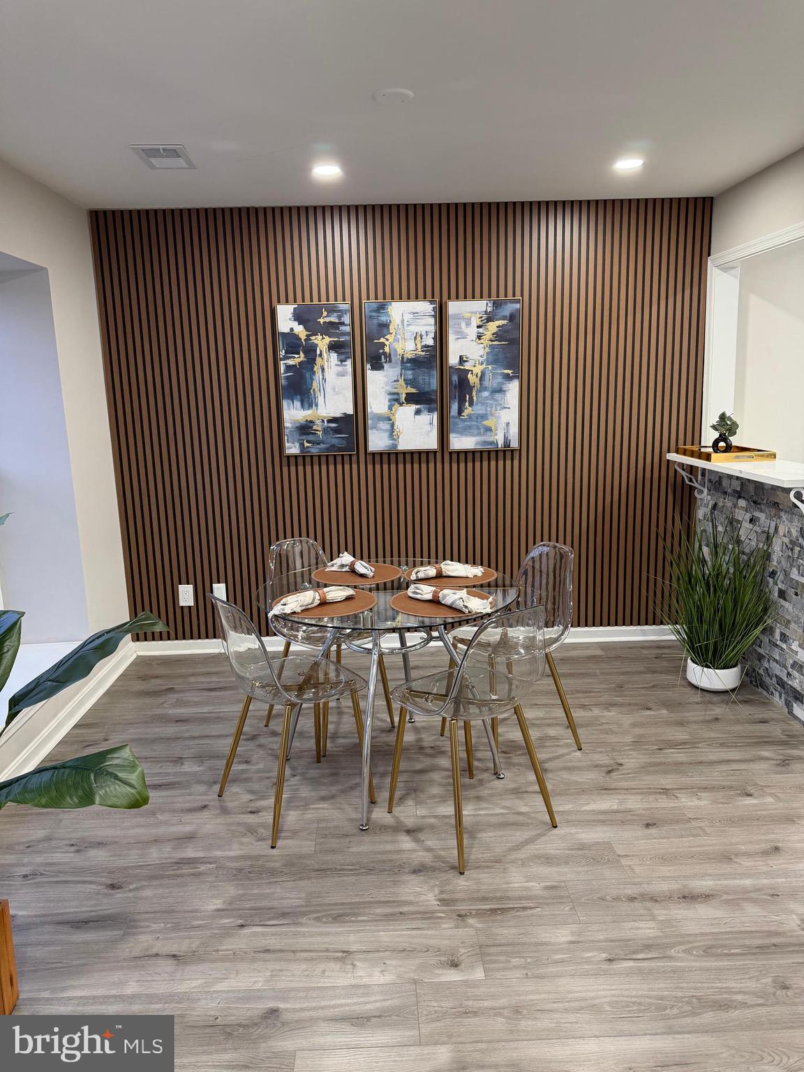 GUNSTON CORNER - Residential