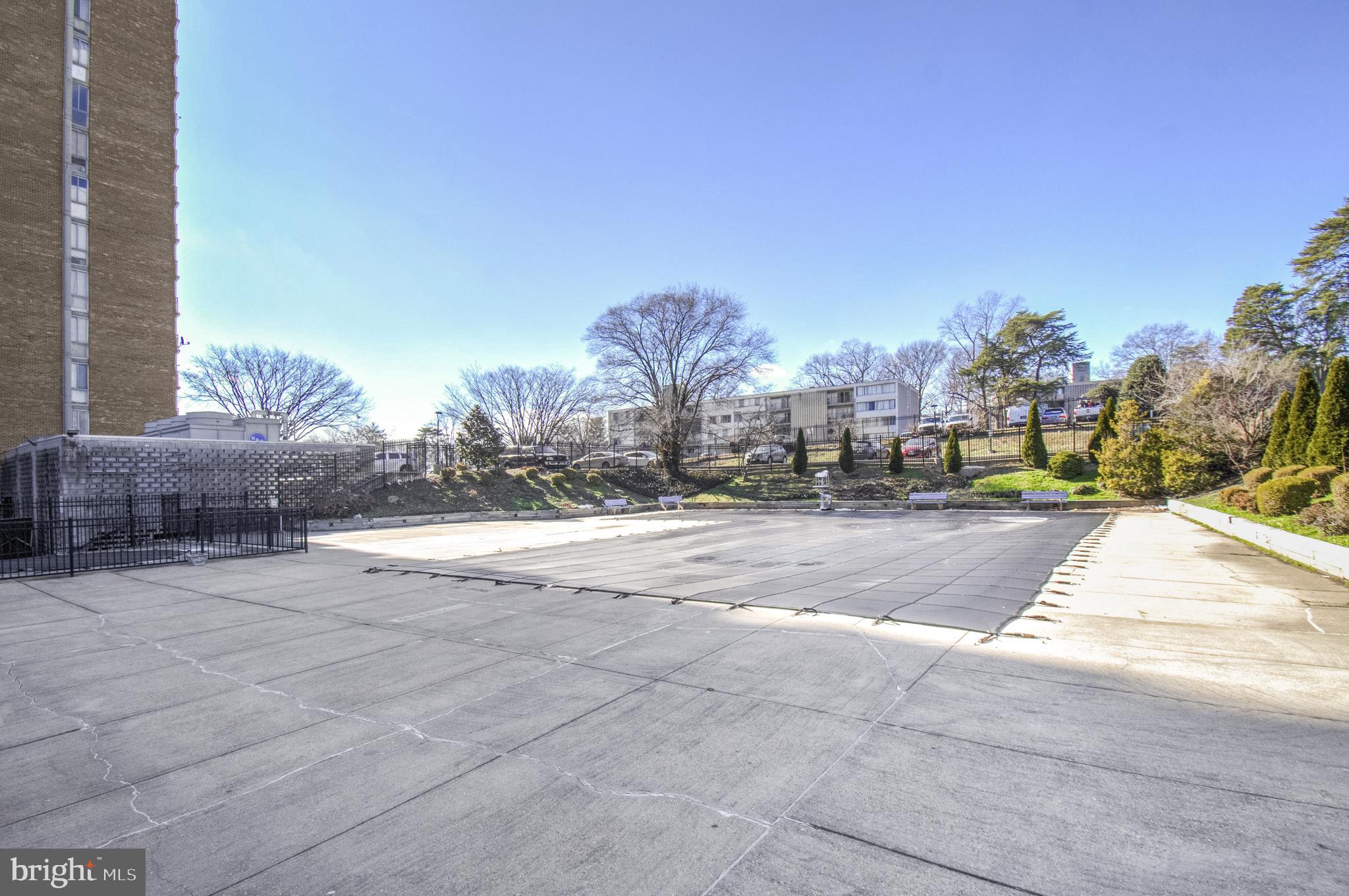 PRESIDENTIAL TOWERS - Residential