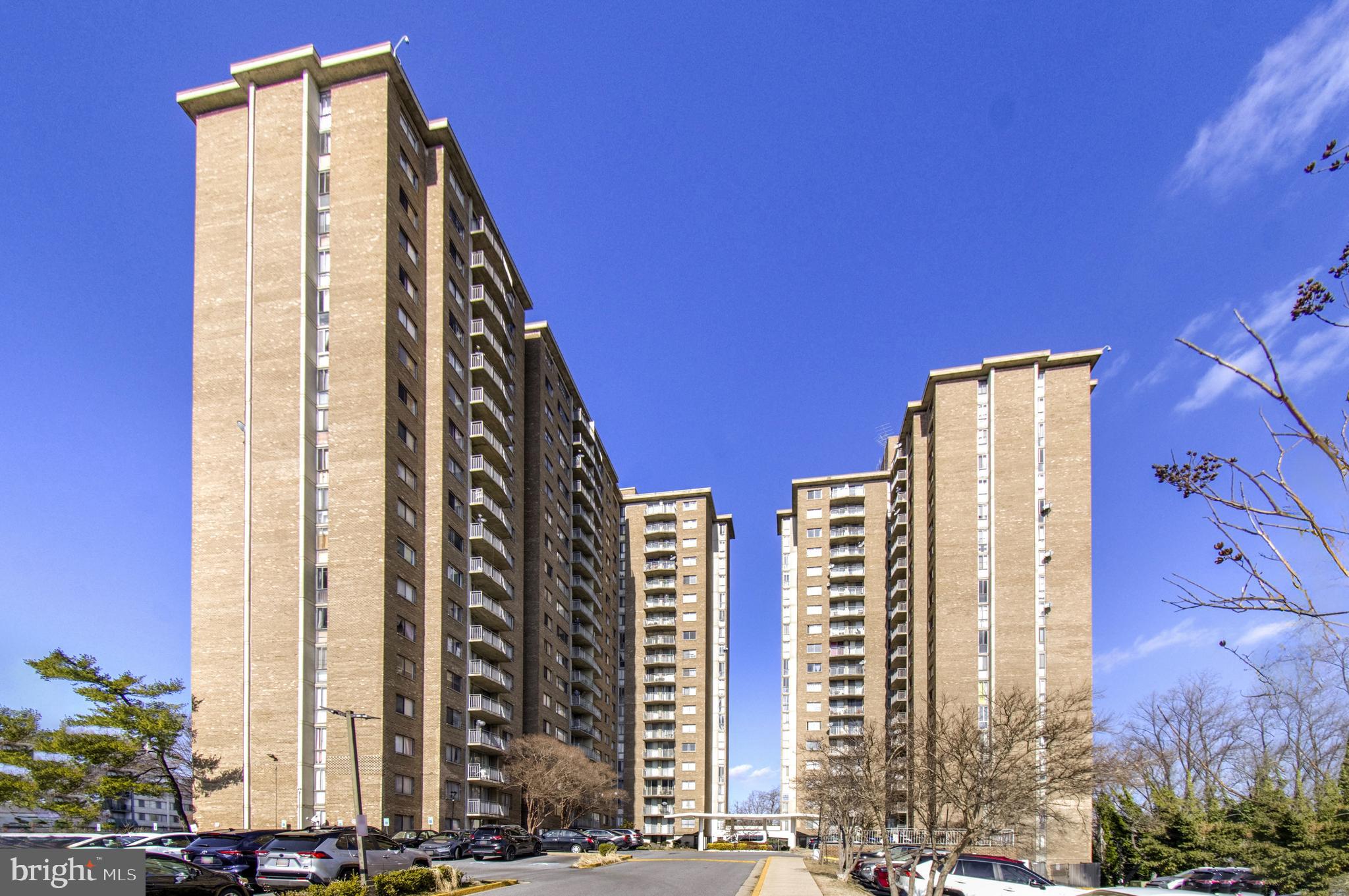 PRESIDENTIAL TOWERS - Residential