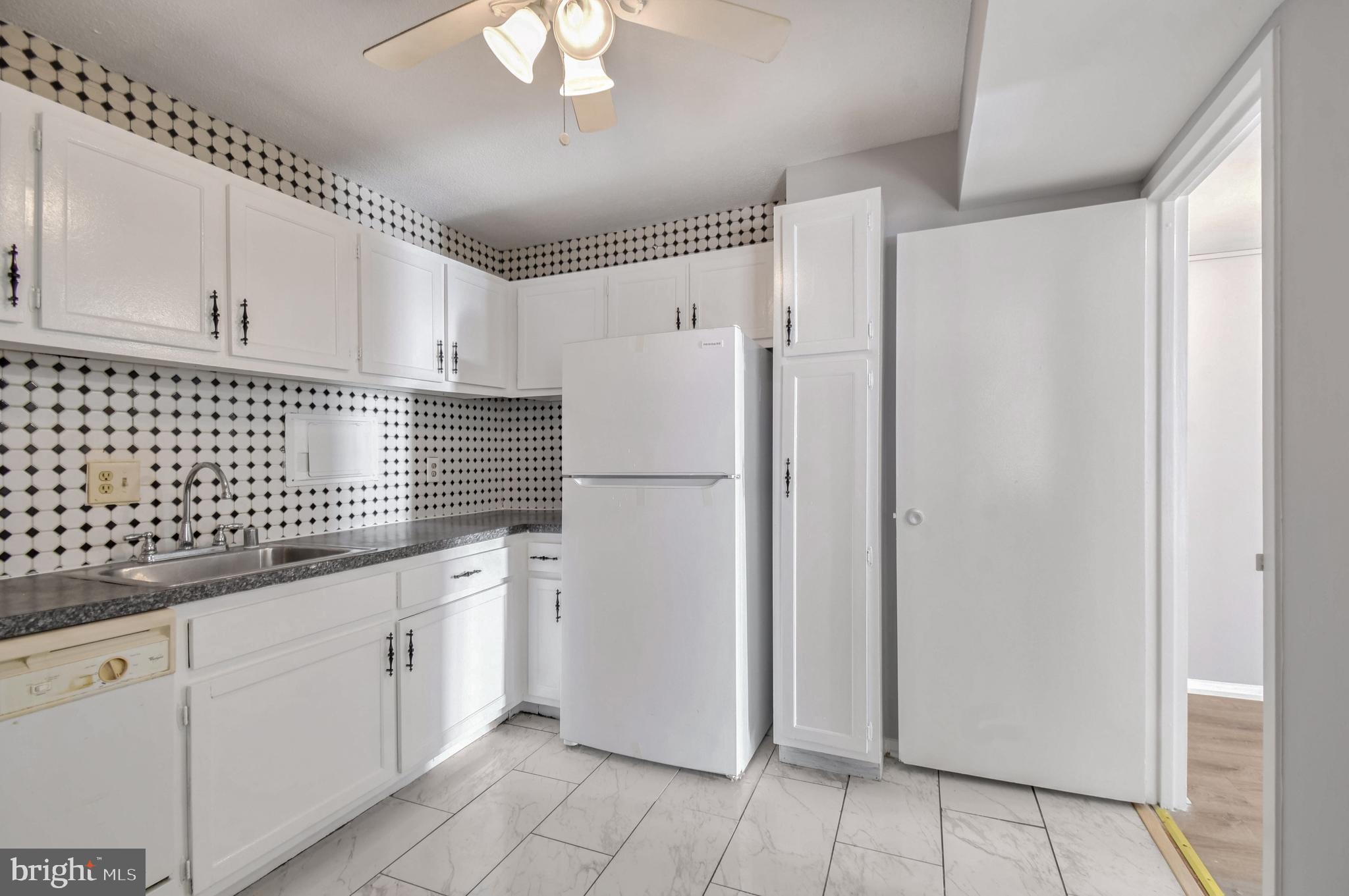 PRESIDENTIAL TOWERS - Residential