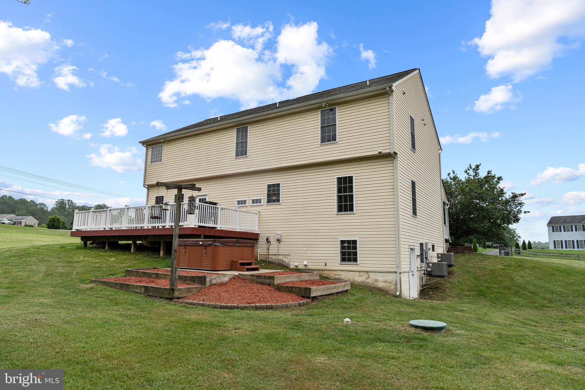 EQUESTRIAN ESTATES - Residential