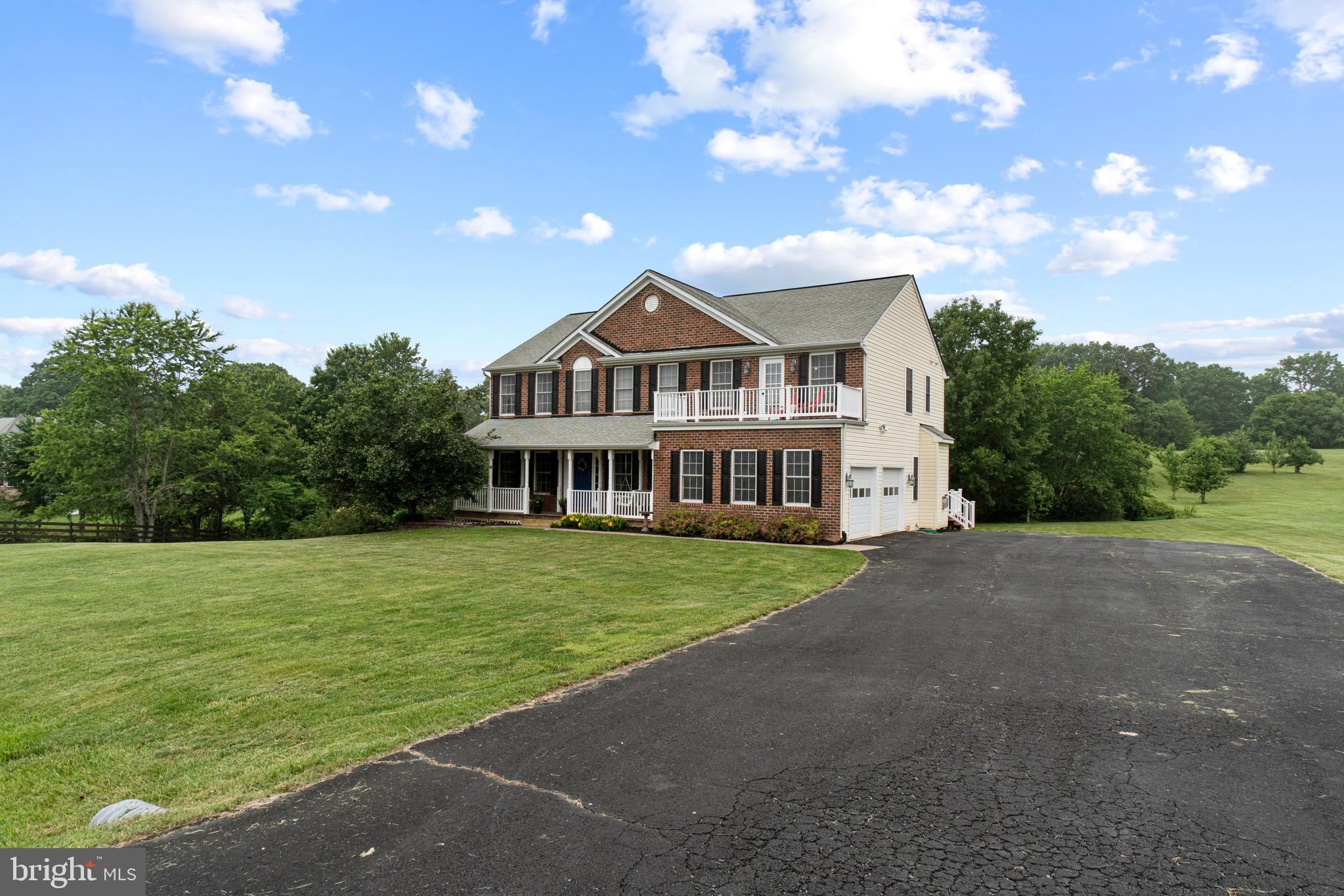 EQUESTRIAN ESTATES - Residential