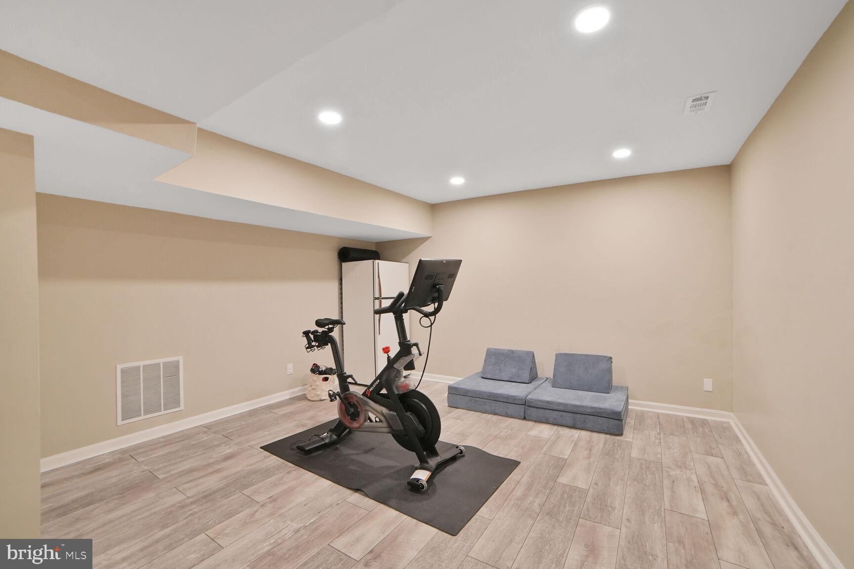 POOKS HILL - Residential