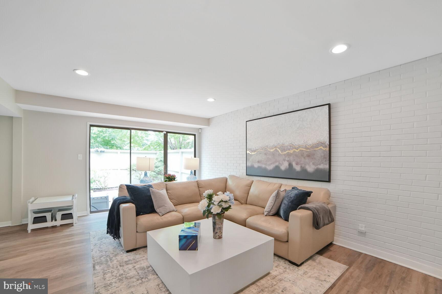 POOKS HILL - Residential