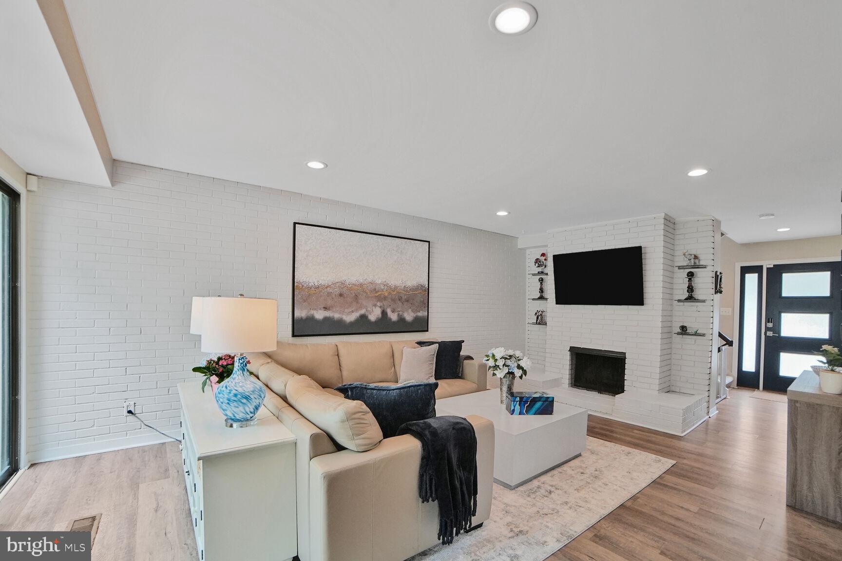 POOKS HILL - Residential