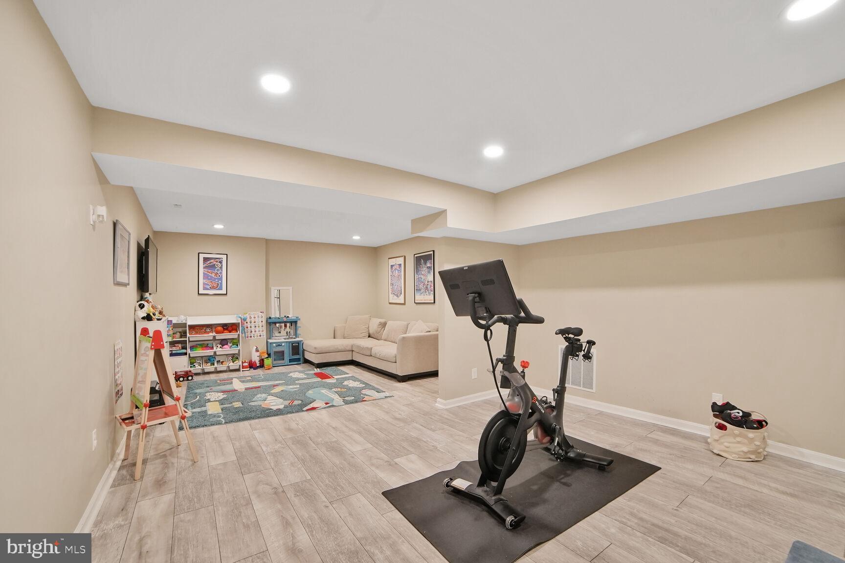 POOKS HILL - Residential