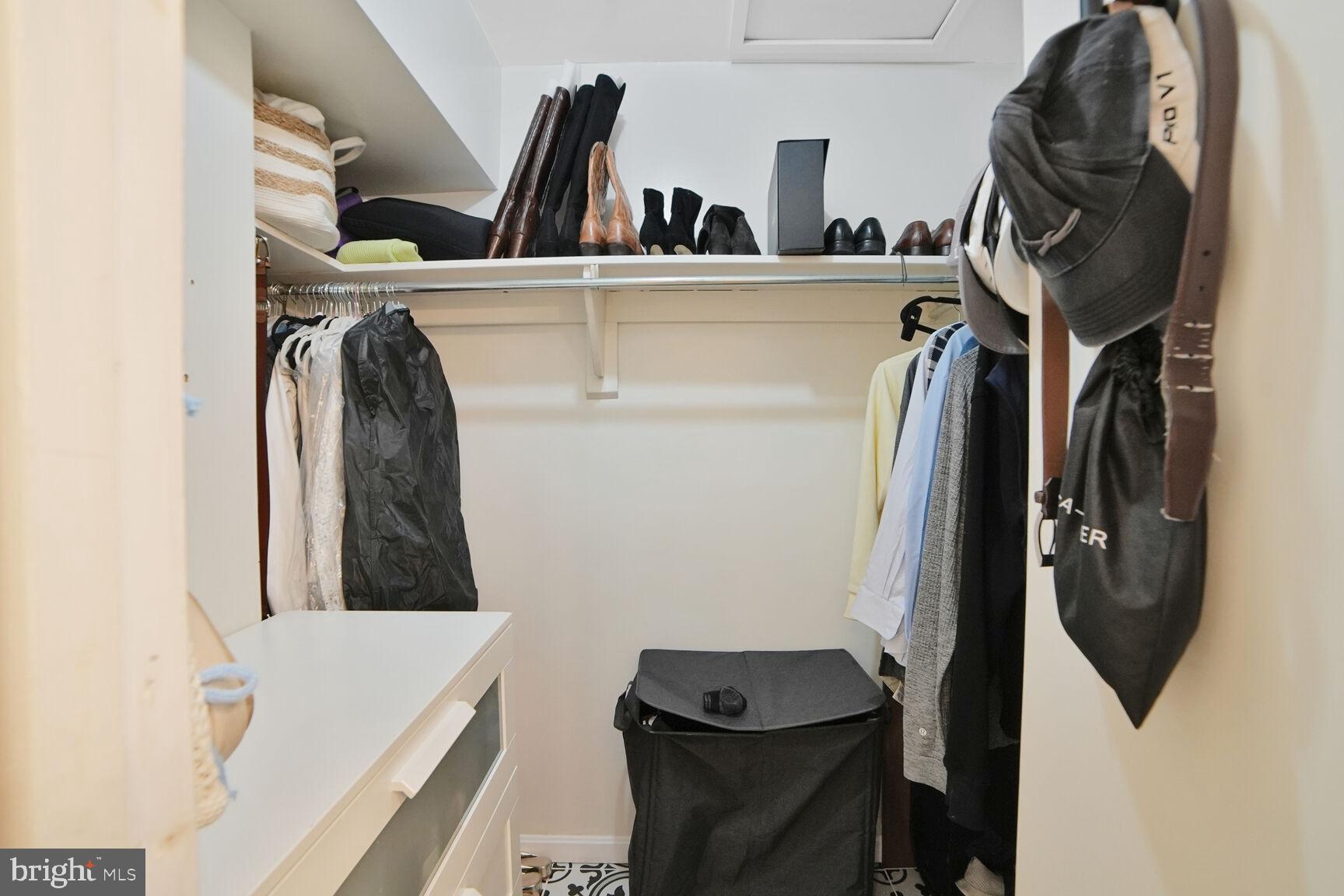 POOKS HILL - Residential