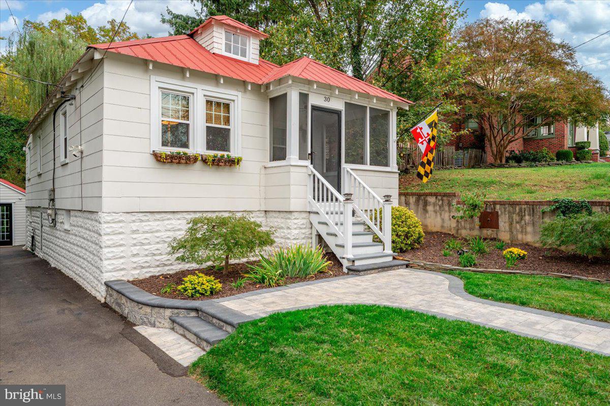 30 WOODLAWN AVENUE