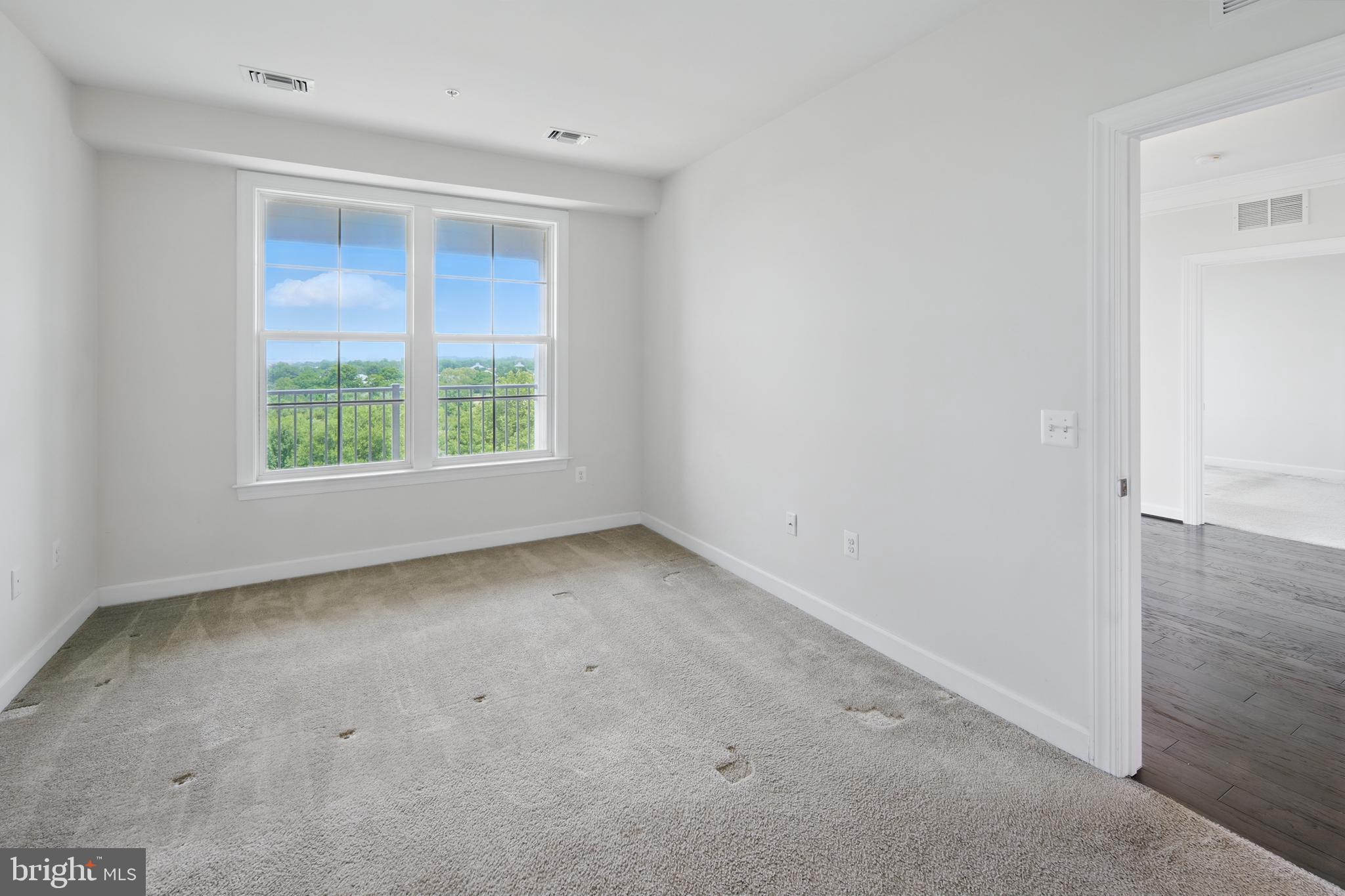 DISCOVERY SQUARE - Residential Lease