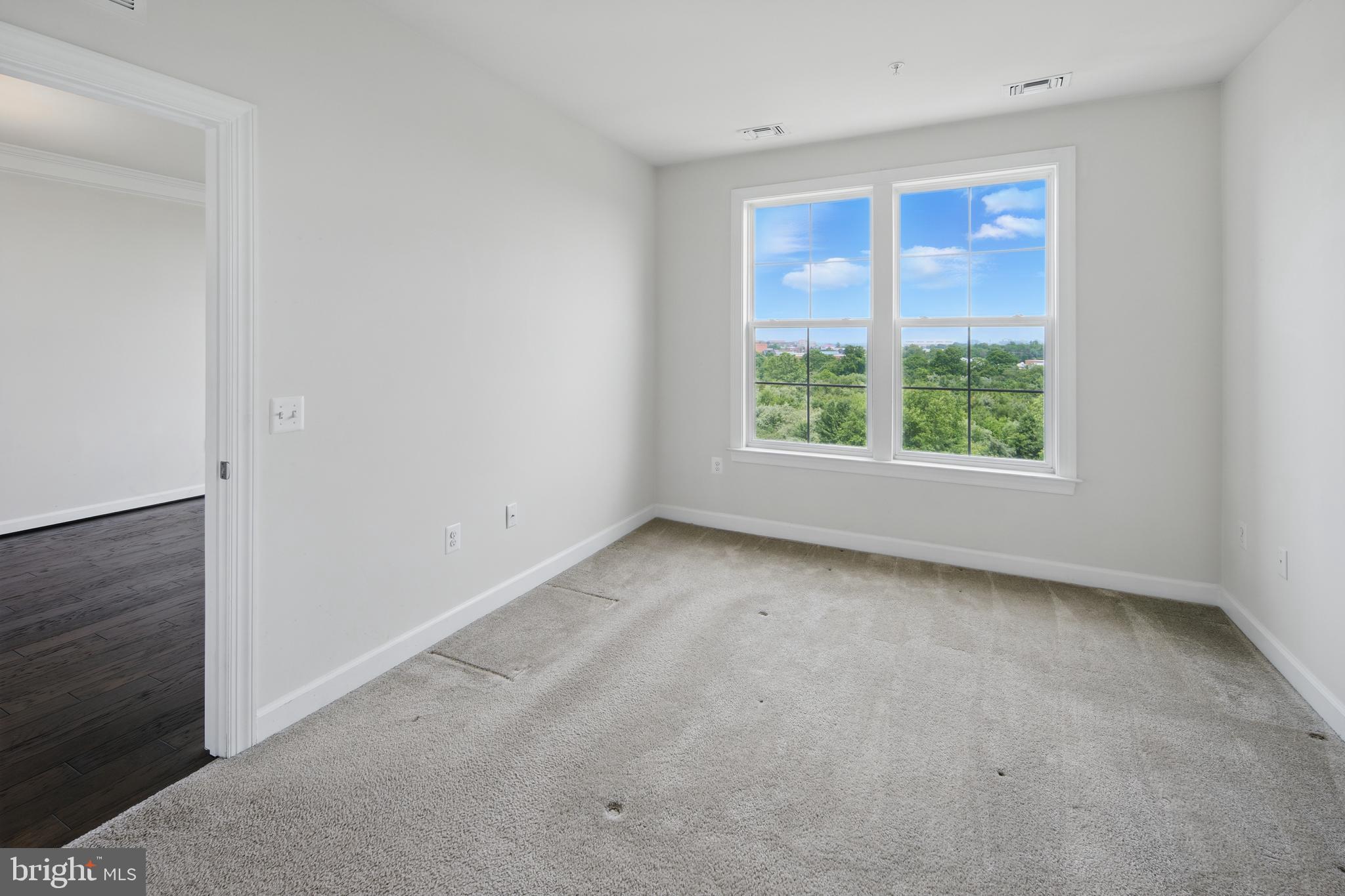 DISCOVERY SQUARE - Residential Lease