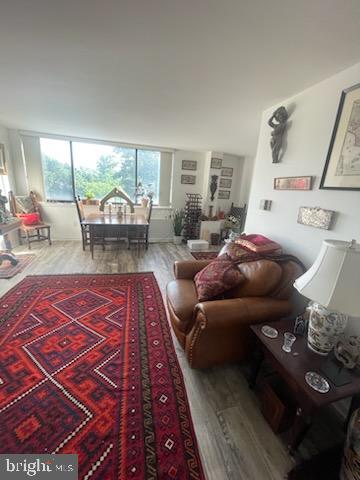 LORCOM HOUSE - Residential Lease