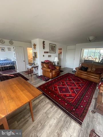 LORCOM HOUSE - Residential Lease