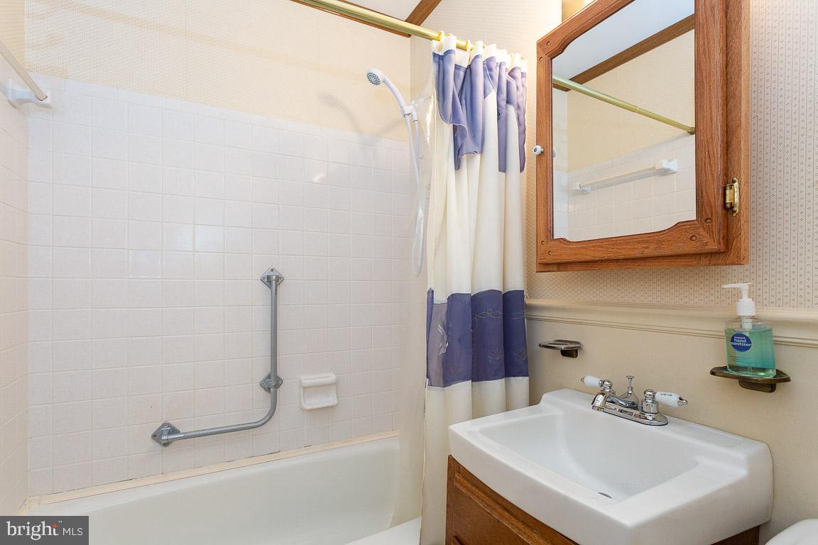 WEST SPRINGFIELD VILLAGE - Residential