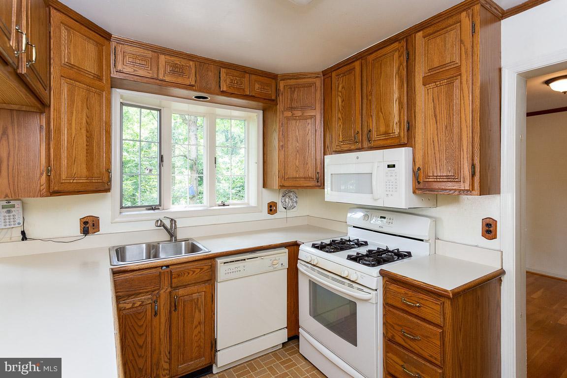 WEST SPRINGFIELD VILLAGE - Residential