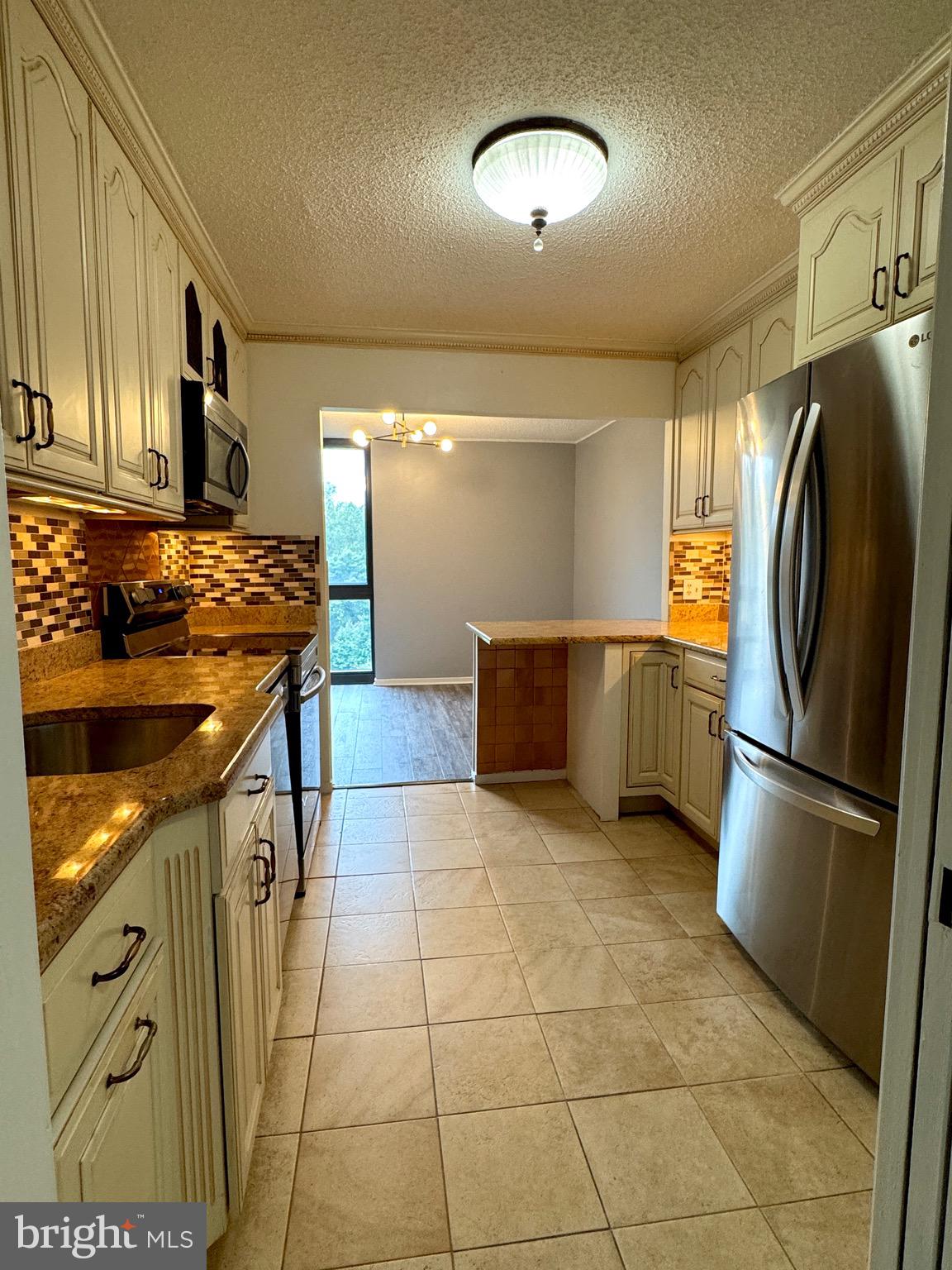 IDYLWOOD TOWERS - Residential