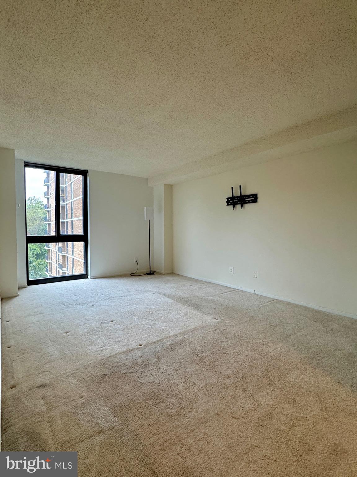 IDYLWOOD TOWERS - Residential