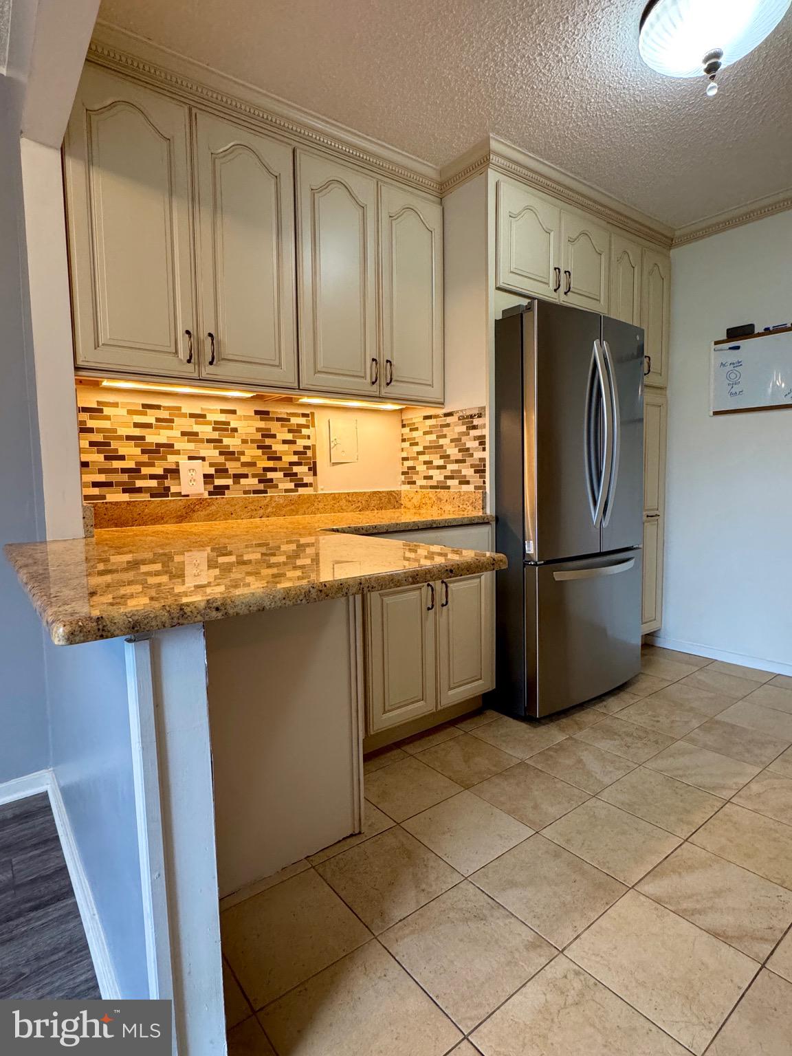 IDYLWOOD TOWERS - Residential