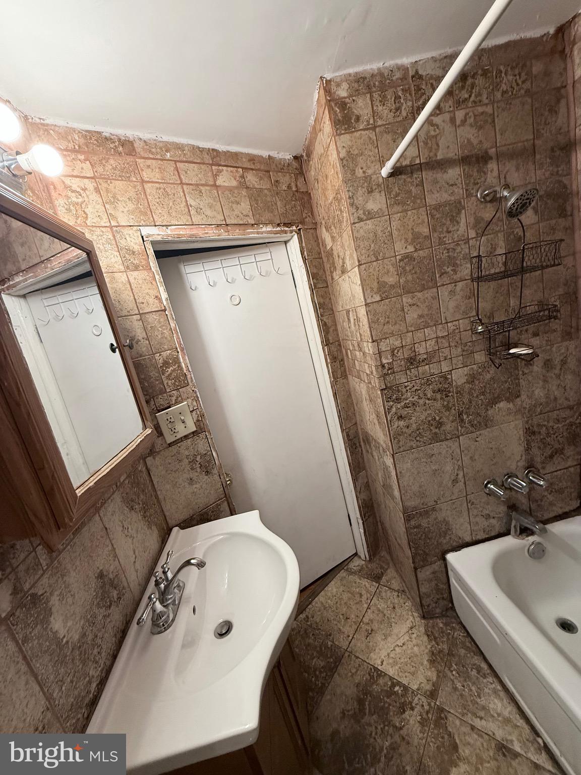 LOWER MOYAMENSING - Residential