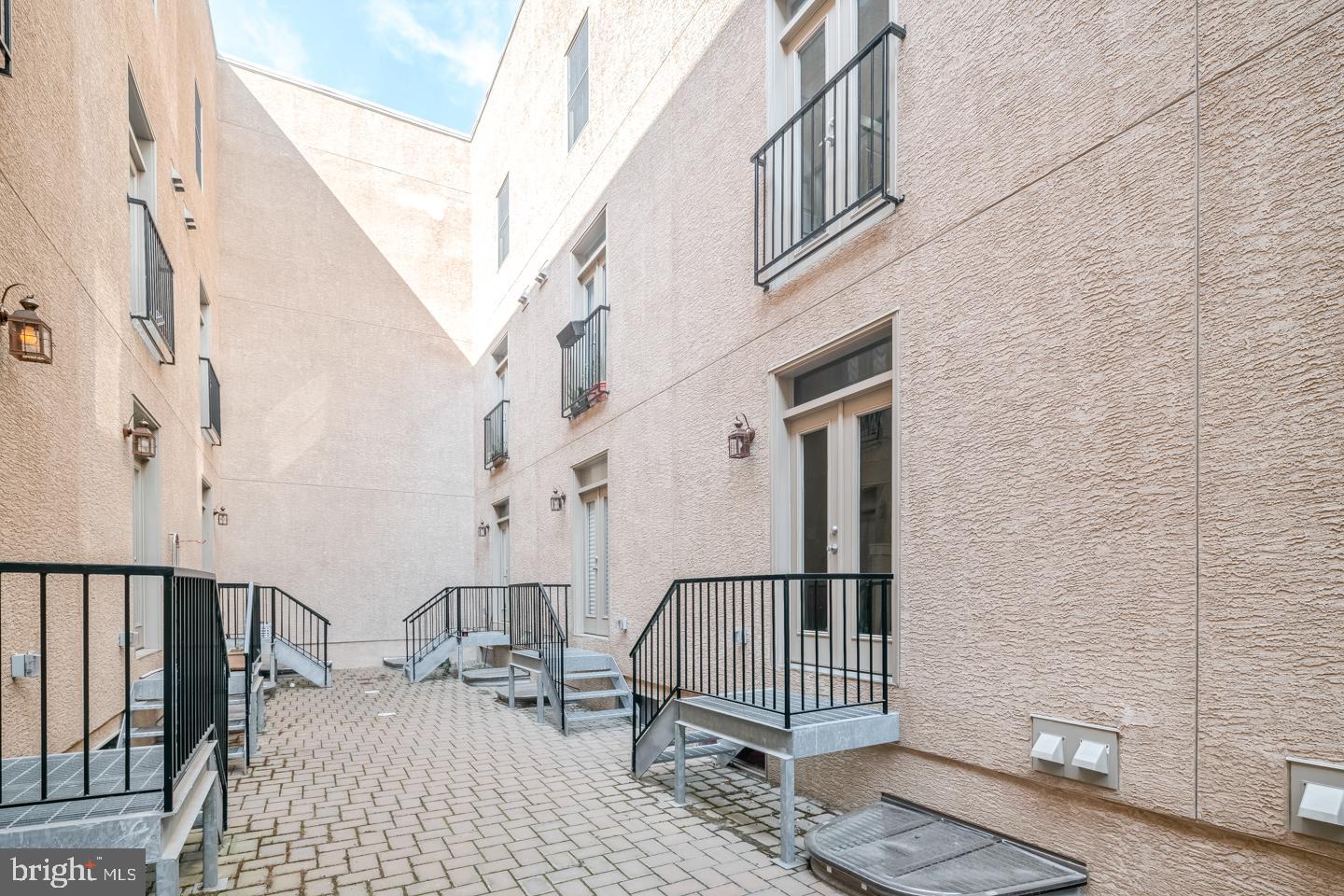 FAIRMOUNT - Residential Lease