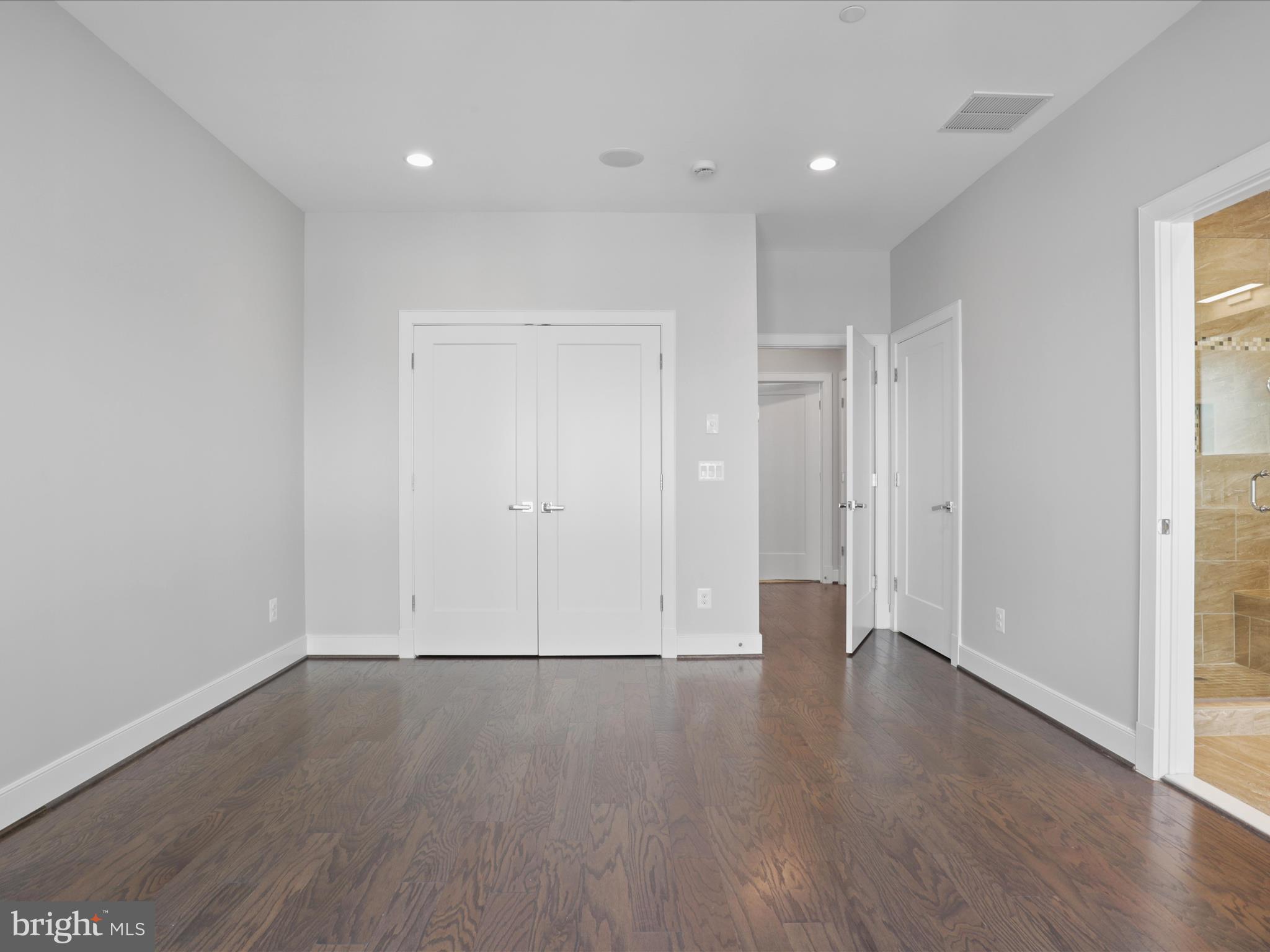 ROSSLYN - Residential Lease