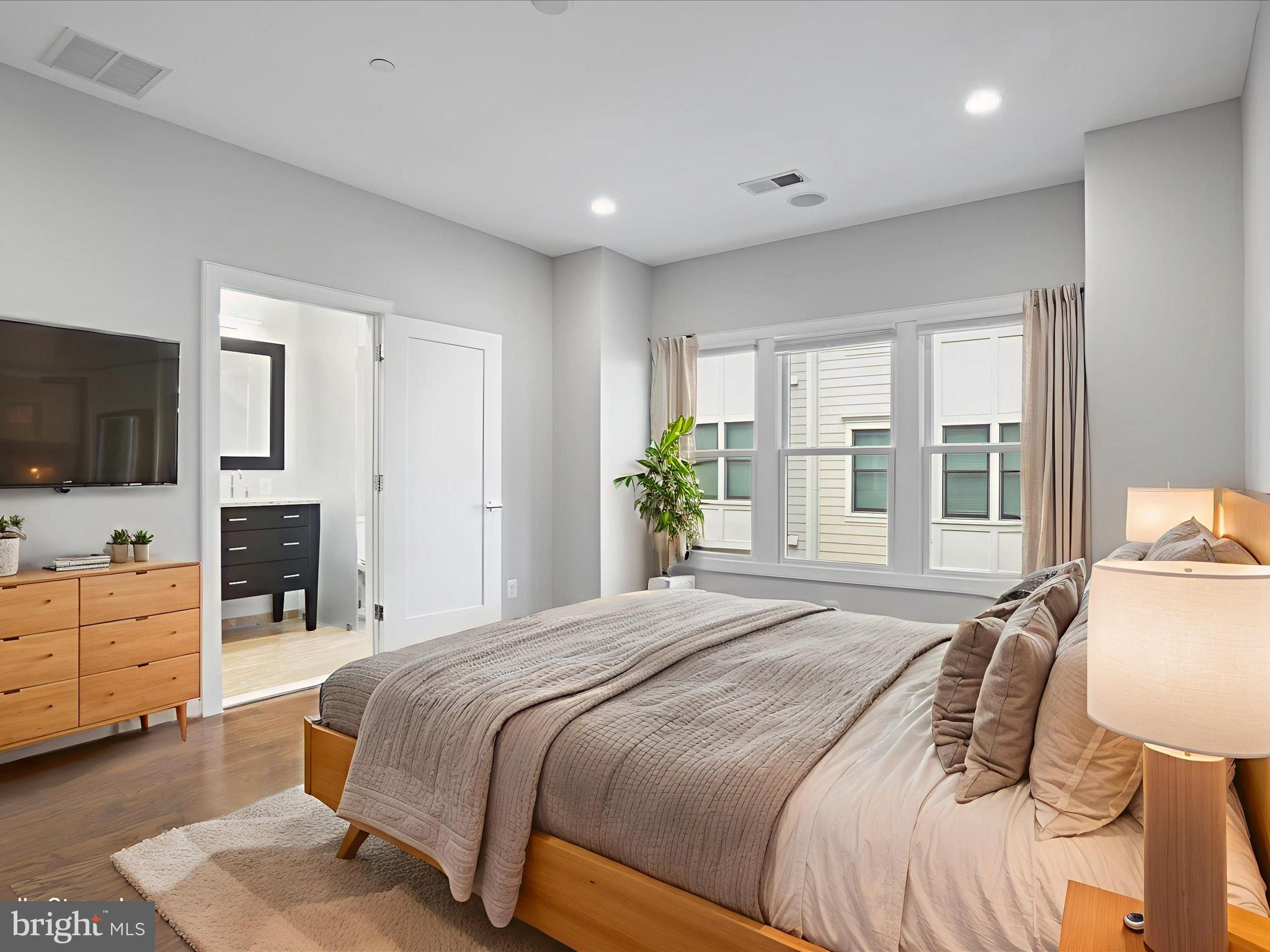 ROSSLYN - Residential Lease