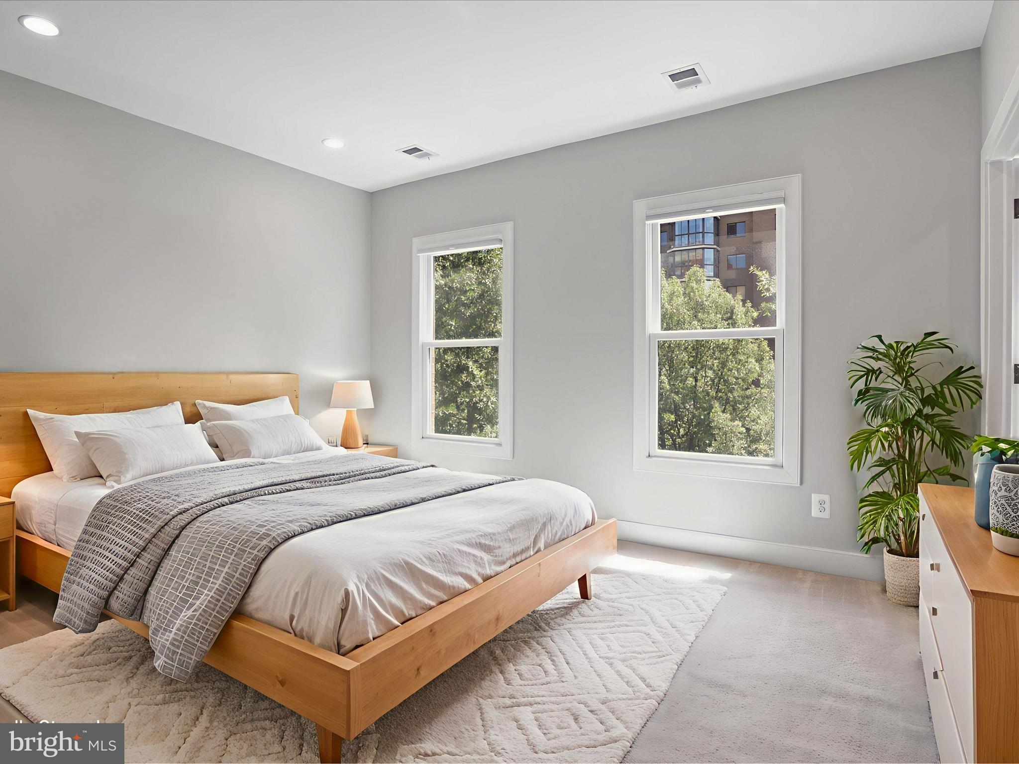 ROSSLYN - Residential Lease