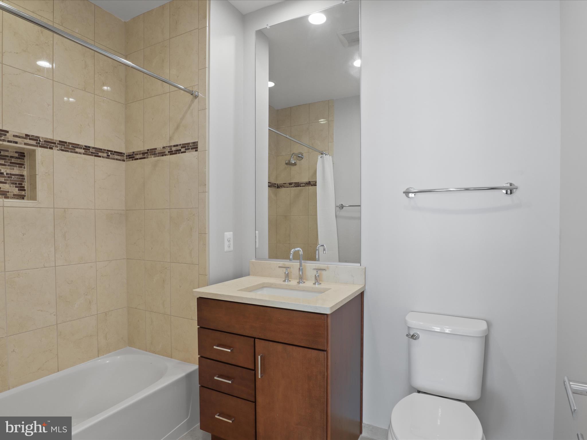 ROSSLYN - Residential Lease