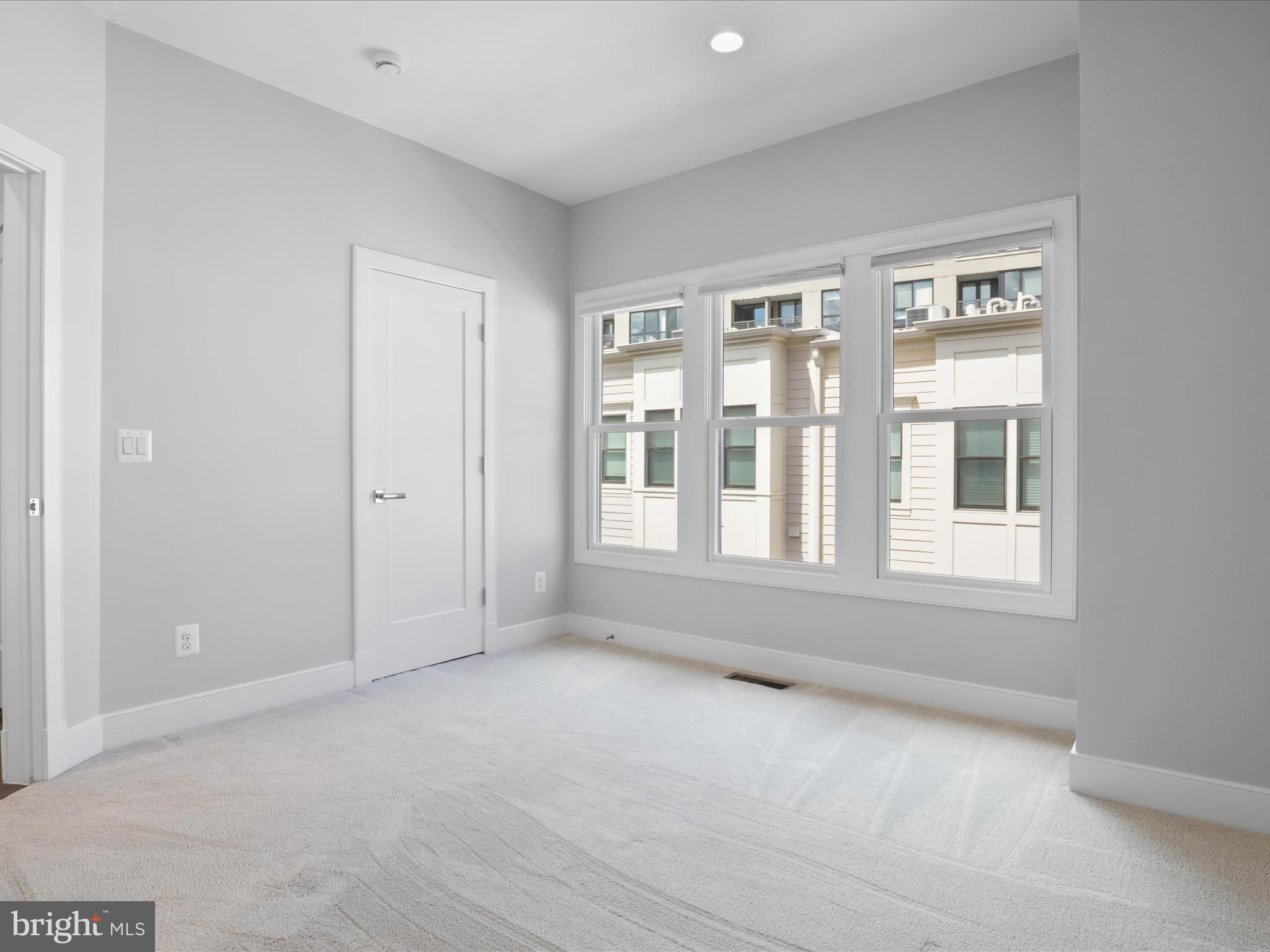 ROSSLYN - Residential Lease