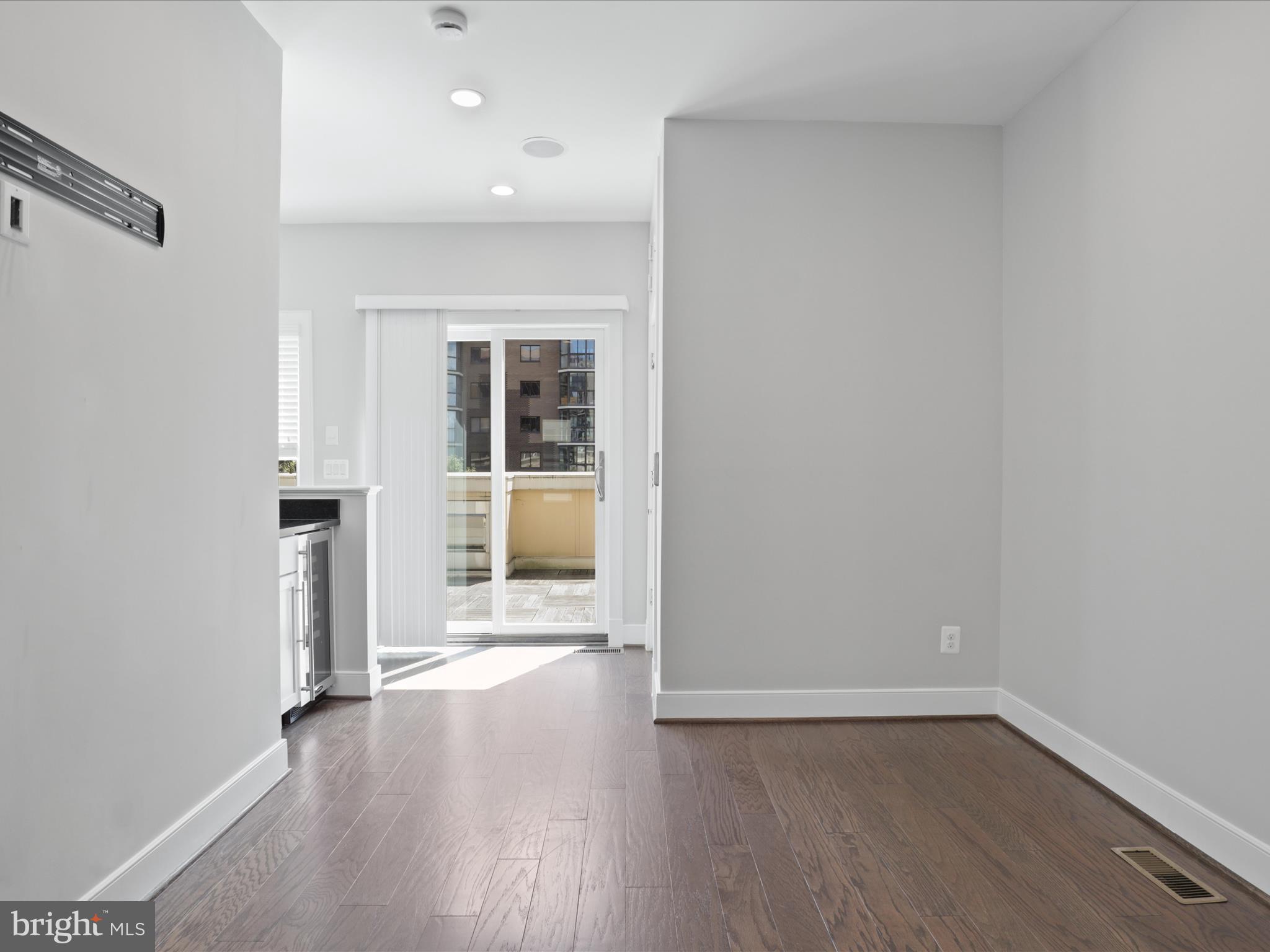 ROSSLYN - Residential Lease