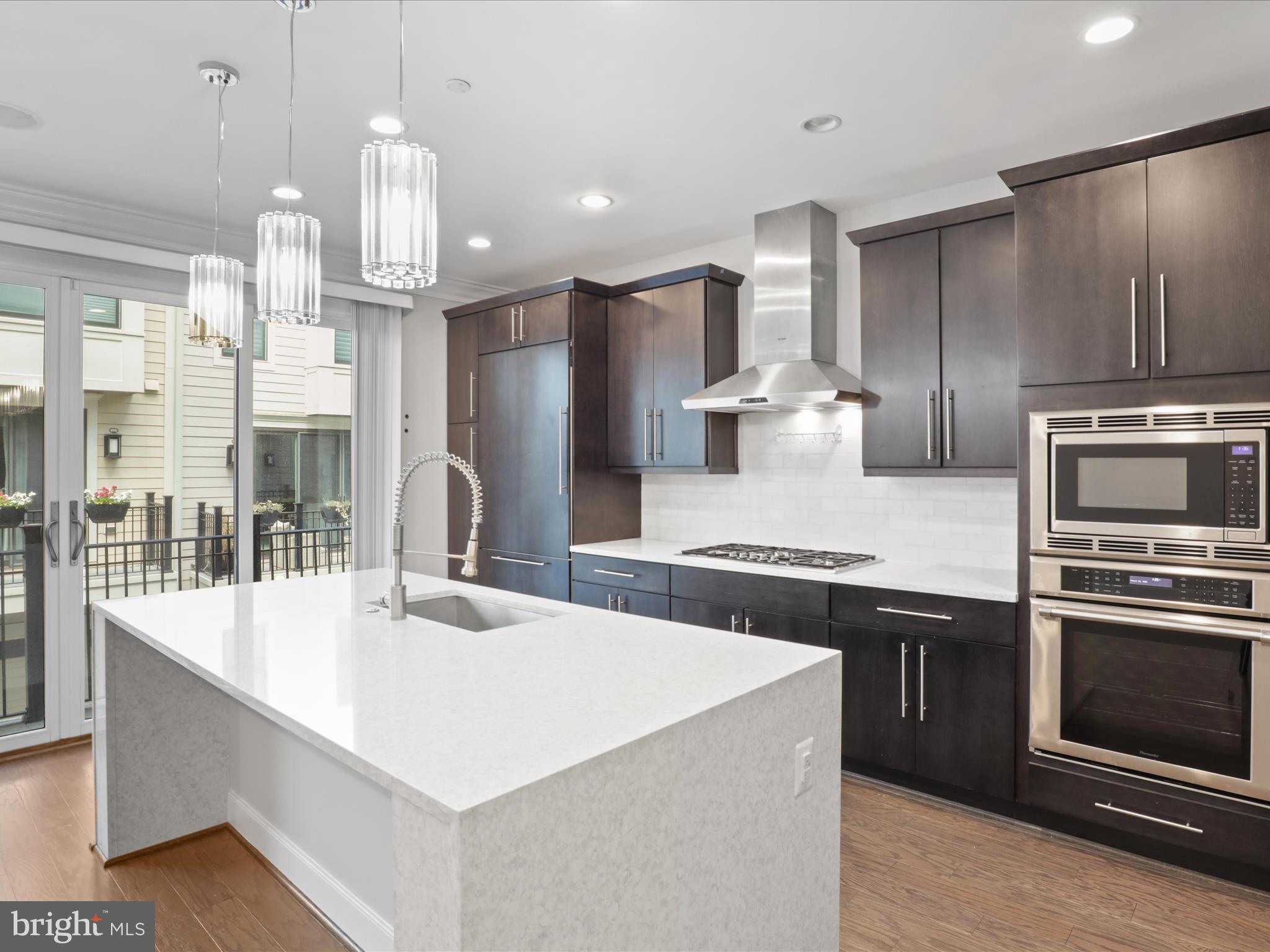 ROSSLYN - Residential Lease